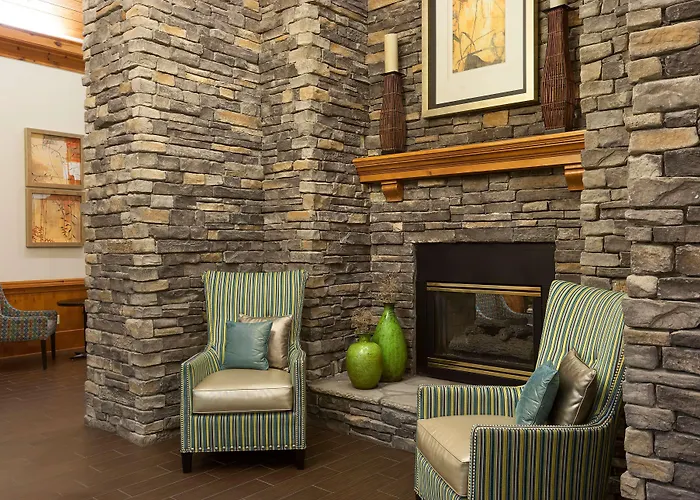 Hotel near College: Hampton Inn & Suites Charlotte/Pineville